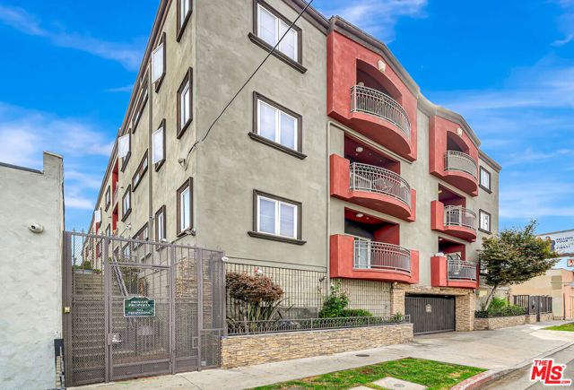 11124 Burbank Boulevard 311, North Hollywood (los Angeles), CA 91601