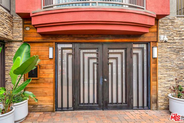 11124 Burbank Boulevard 311, North Hollywood (los Angeles), CA 91601