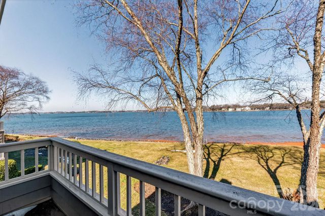 18525 Vineyard Point Lane, Cornelius, NC 28031