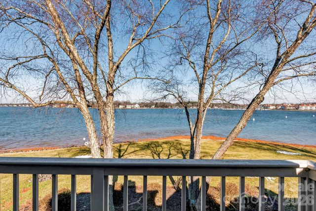 18525 Vineyard Point Lane, Cornelius, NC 28031