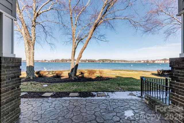 18525 Vineyard Point Lane, Cornelius, NC 28031