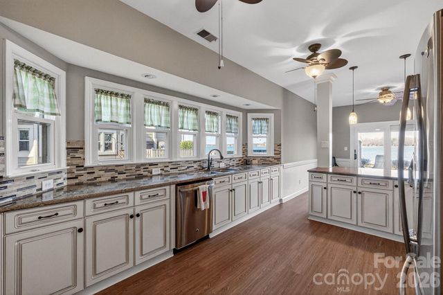 18525 Vineyard Point Lane, Cornelius, NC 28031