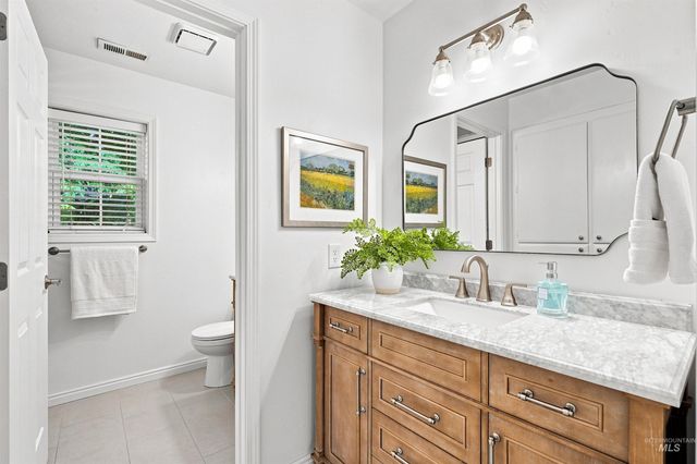 6710 N Barney Ln, Meridian, ID 83646