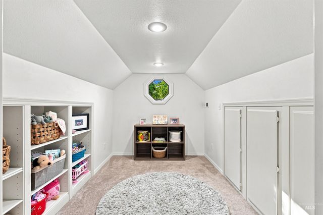 6710 N Barney Ln, Meridian, ID 83646