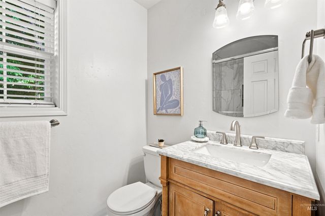 6710 N Barney Ln, Meridian, ID 83646