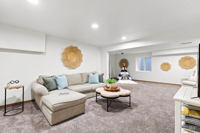 6710 N Barney Ln, Meridian, ID 83646