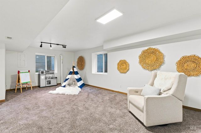 6710 N Barney Ln, Meridian, ID 83646