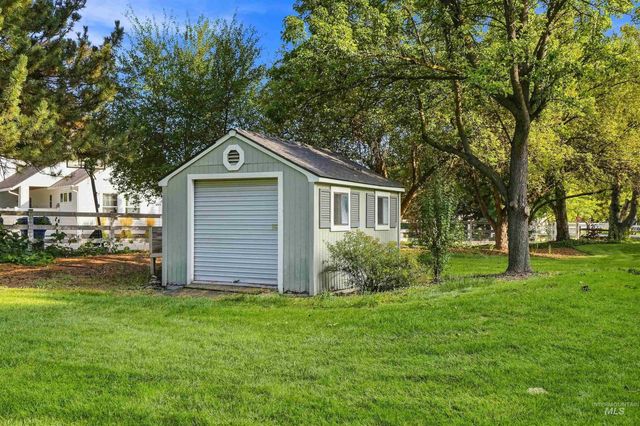 6710 N Barney Ln, Meridian, ID 83646