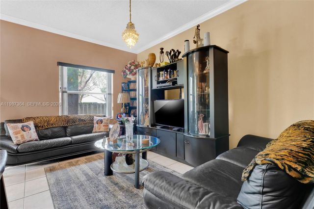 19269 NW 14th St, Pembroke Pines, FL 33029