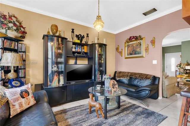 19269 NW 14th St, Pembroke Pines, FL 33029