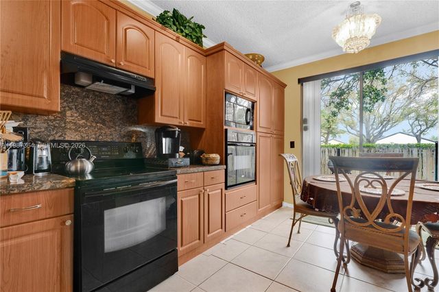 19269 NW 14th St, Pembroke Pines, FL 33029