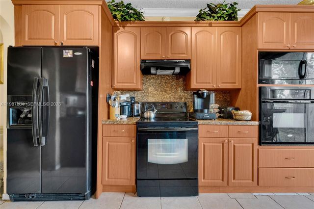 19269 NW 14th St, Pembroke Pines, FL 33029