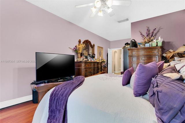 19269 NW 14th St, Pembroke Pines, FL 33029