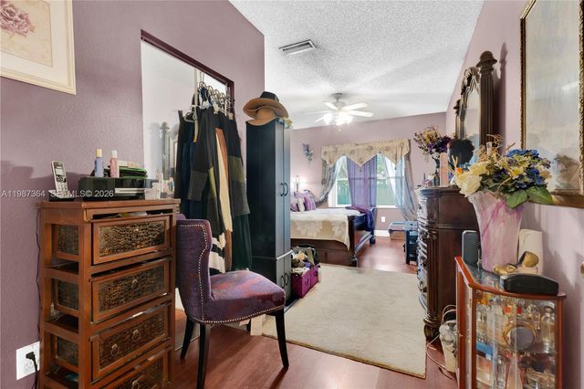 19269 NW 14th St, Pembroke Pines, FL 33029