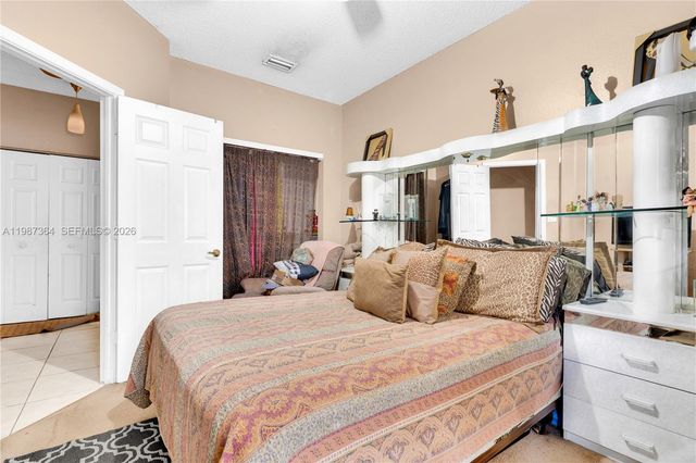 19269 NW 14th St, Pembroke Pines, FL 33029