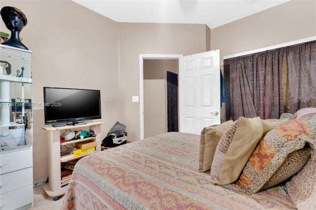 19269 NW 14th St, Pembroke Pines, FL 33029