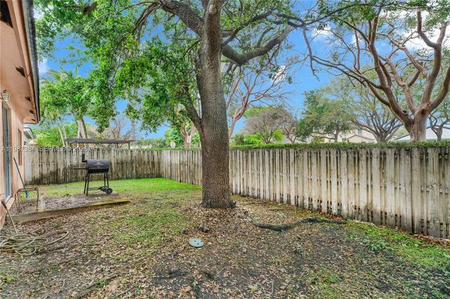 19269 NW 14th St, Pembroke Pines, FL 33029