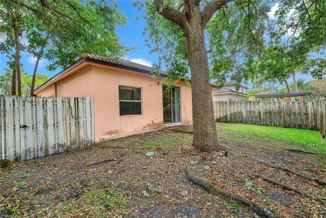19269 NW 14th St, Pembroke Pines, FL 33029