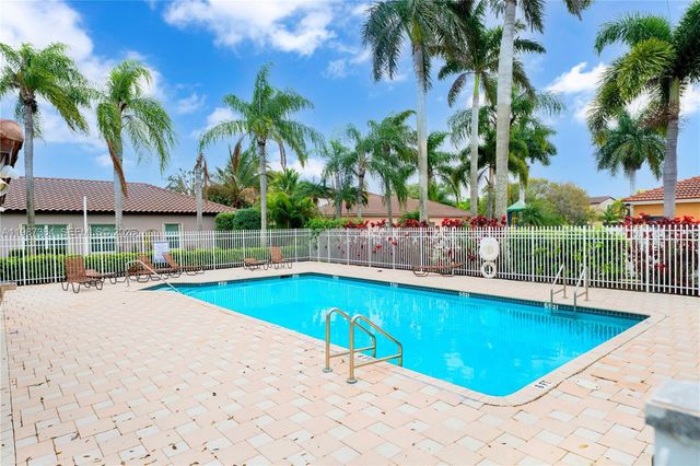 19269 NW 14th St, Pembroke Pines, FL 33029