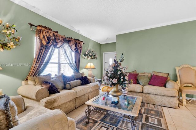 19269 NW 14th St, Pembroke Pines, FL 33029