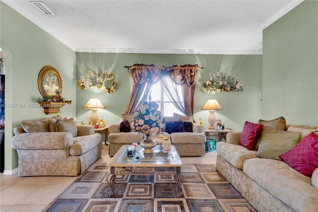 19269 NW 14th St, Pembroke Pines, FL 33029