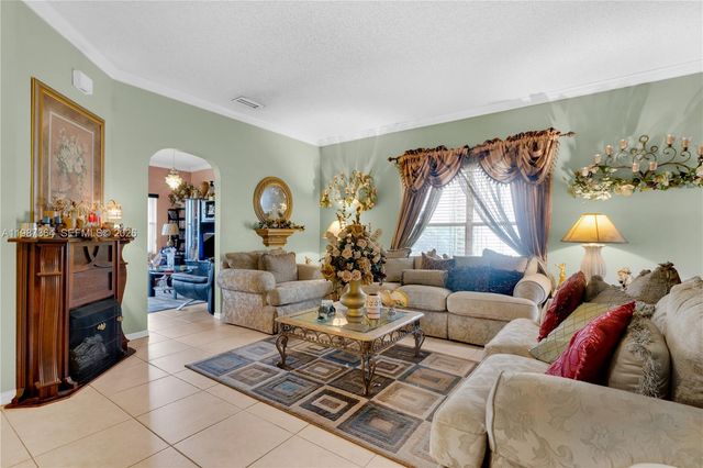 19269 NW 14th St, Pembroke Pines, FL 33029
