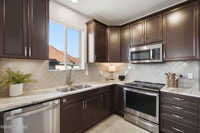 1062 W Union Bell Drive, Green Valley, AZ 85614