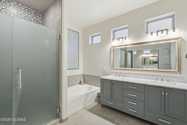 1062 W Union Bell Drive, Green Valley, AZ 85614