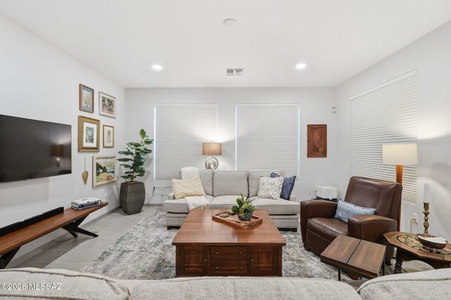 1062 W Union Bell Drive, Green Valley, AZ 85614