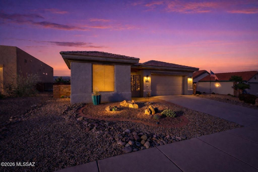 1062 W Union Bell Drive, Green Valley, AZ 85614