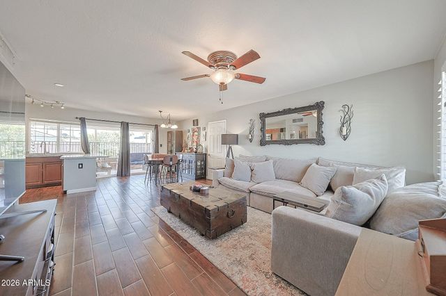 2327 W SUNNYSIDE Avenue, Phoenix, AZ 85029