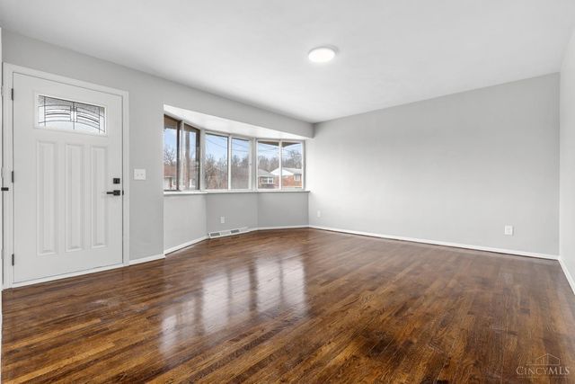 2043 E Teralta Circle, Cincinnati, OH 45211