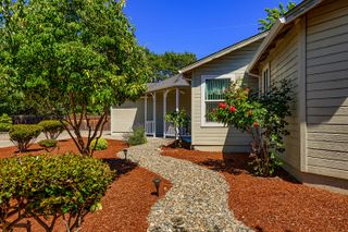 1721 Brookhurst Way, Grants Pass, OR 97527