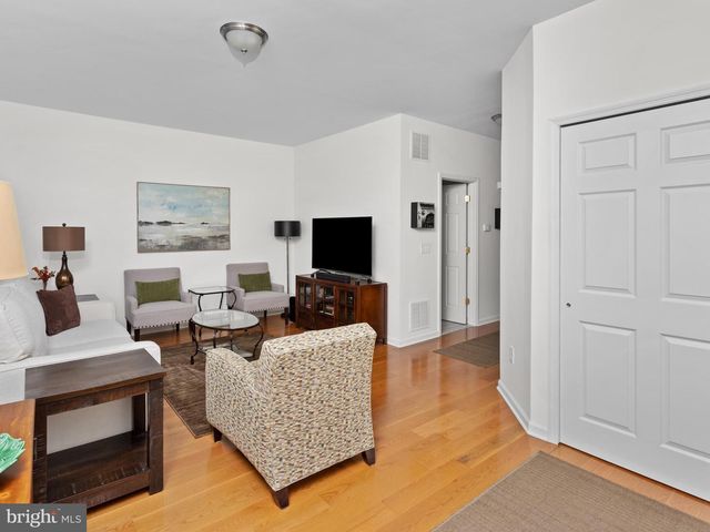 36 E PARK ST, Bordentown, NJ 08505