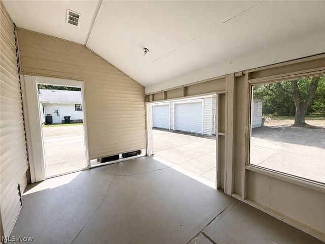 2516 Weir, Warren, OH 44483