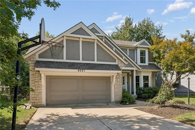 8221 W 152nd Terrace, Overland Park, KS 66223