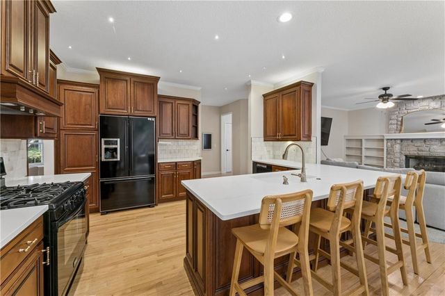 8221 W 152nd Terrace, Overland Park, KS 66223
