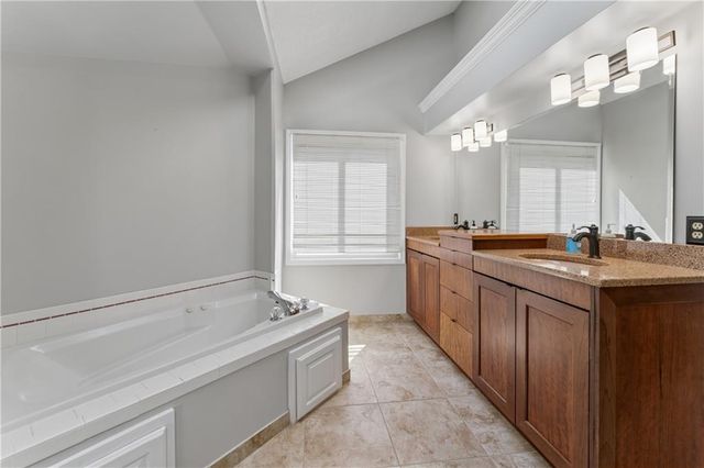 8221 W 152nd Terrace, Overland Park, KS 66223