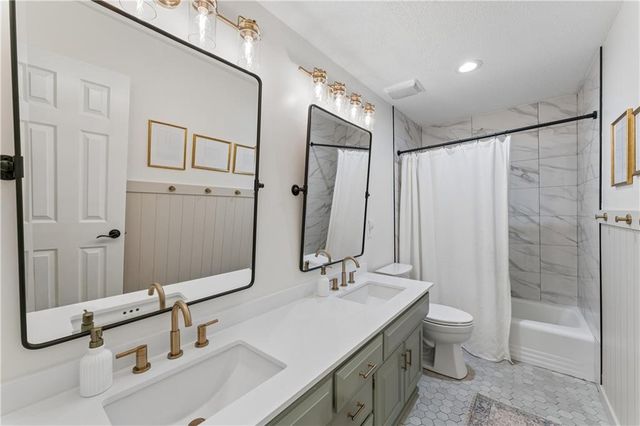 8221 W 152nd Terrace, Overland Park, KS 66223