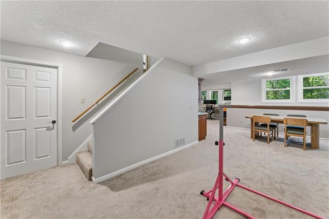 8221 W 152nd Terrace, Overland Park, KS 66223
