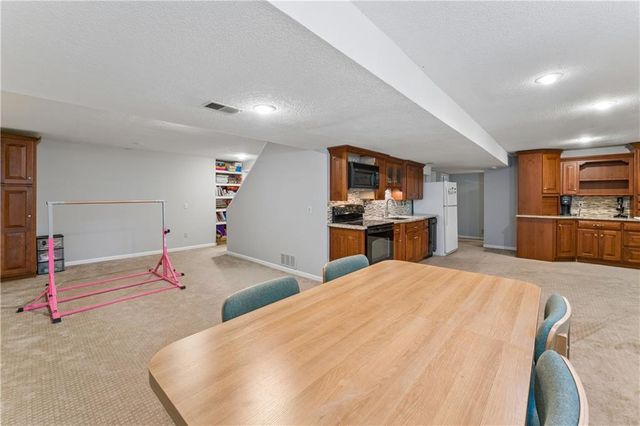 8221 W 152nd Terrace, Overland Park, KS 66223