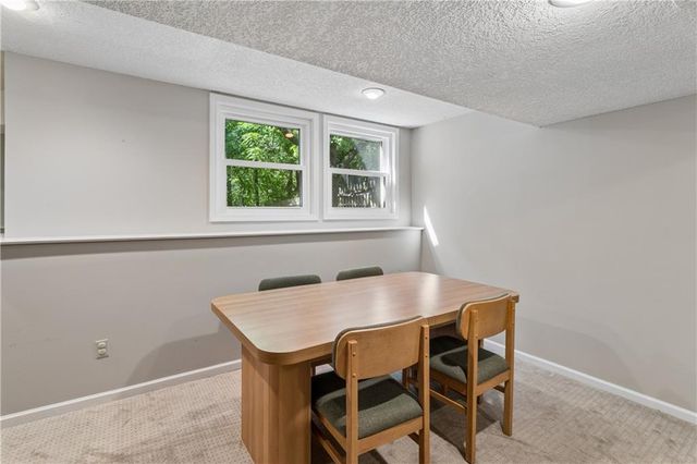 8221 W 152nd Terrace, Overland Park, KS 66223
