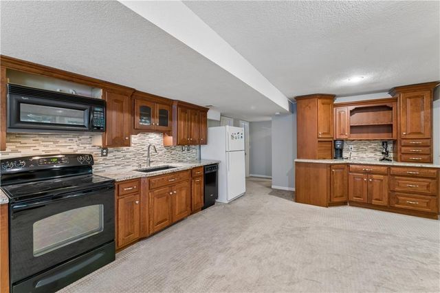 8221 W 152nd Terrace, Overland Park, KS 66223
