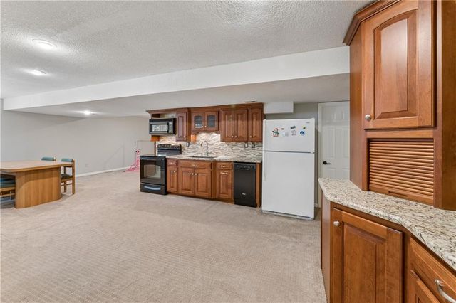 8221 W 152nd Terrace, Overland Park, KS 66223