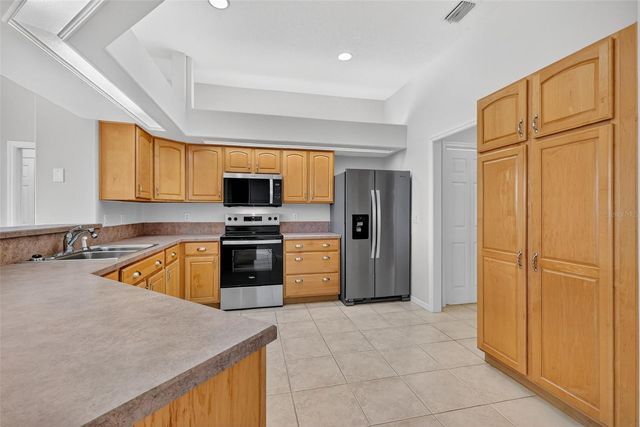 5524 SADDLEBACK COURT, Lady Lake, FL 32159