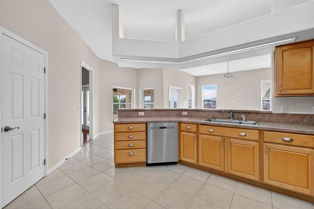 5524 SADDLEBACK COURT, Lady Lake, FL 32159