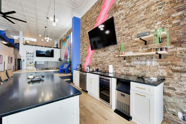 815 N Milwaukee Avenue, Chicago, IL 60642