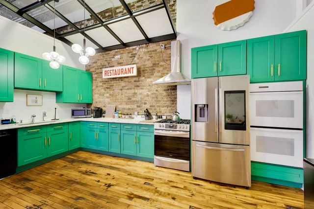 815 N Milwaukee Avenue, Chicago, IL 60642
