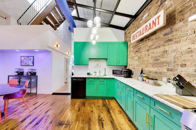 815 N Milwaukee Avenue, Chicago, IL 60642