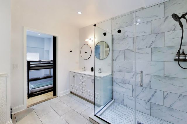 815 N Milwaukee Avenue, Chicago, IL 60642